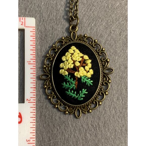 Hand-stitched Floral Pendant necklace - Embroidery Necklace - Picture 4 of 4